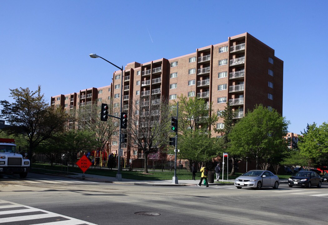 Golden Rule Apartments in Washington, DC - Foto de edificio