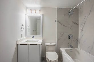 Signature Place in Edmonton, AB - Building Photo - Interior Photo