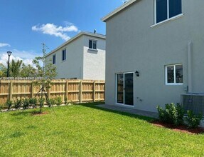 871 SE 16th Ct in Homestead, FL - Building Photo - Building Photo