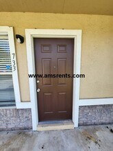 733 Yucatan Ct in Kissimmee, FL - Foto de edificio - Building Photo