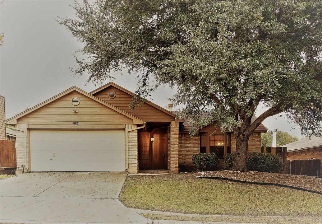 6126 Broadmeadow in San Antonio, TX - Building Photo