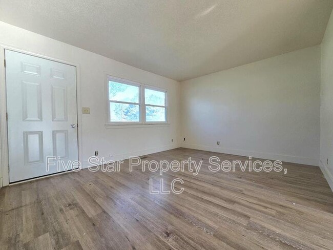 404 E Madison St in Auburn, IL - Building Photo - Building Photo