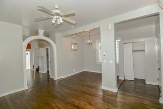 1529 W Nelson St, Unit J07P in Chicago, IL - Foto de edificio - Building Photo