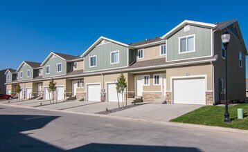 Laguna Farms Quadruplex in Nampa, ID - Building Photo - Building Photo