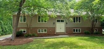 1410 Bearhollow Rd in Greensboro, NC - Building Photo