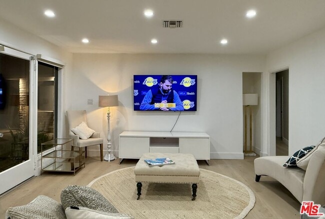 4108 Valley Vista Ct in Los Angeles, CA - Building Photo - Building Photo