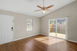 1384 Forest Lake Dr in Hinesville, GA - Building Photo - Building Photo