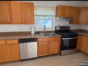 33-14 Norwood Dr in Fair Lawn, NJ - Building Photo - Building Photo