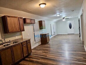 1202 E 11th Ave in Corsicana, TX - Building Photo - Building Photo