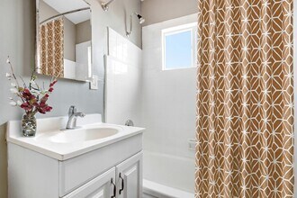 Fourth Avenue in Venice, CA - Foto de edificio - Building Photo