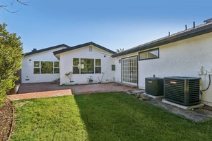 10007 Debra Ave in Los Angeles, CA - Building Photo