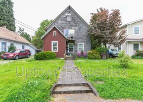 135 NE Jackson St in Hillsboro, OR - Building Photo