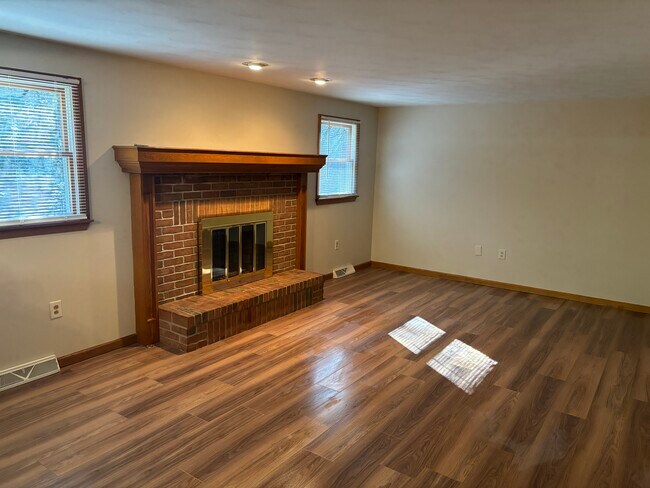 309 Dogwood Dr in Delmont, PA - Building Photo - Building Photo