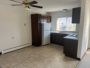 181 Oakwood Ave, Unit A1 in West Hartford, CT - Building Photo - Building Photo