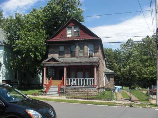 26 Holland Ave in Lackawanna, NY - Foto de edificio