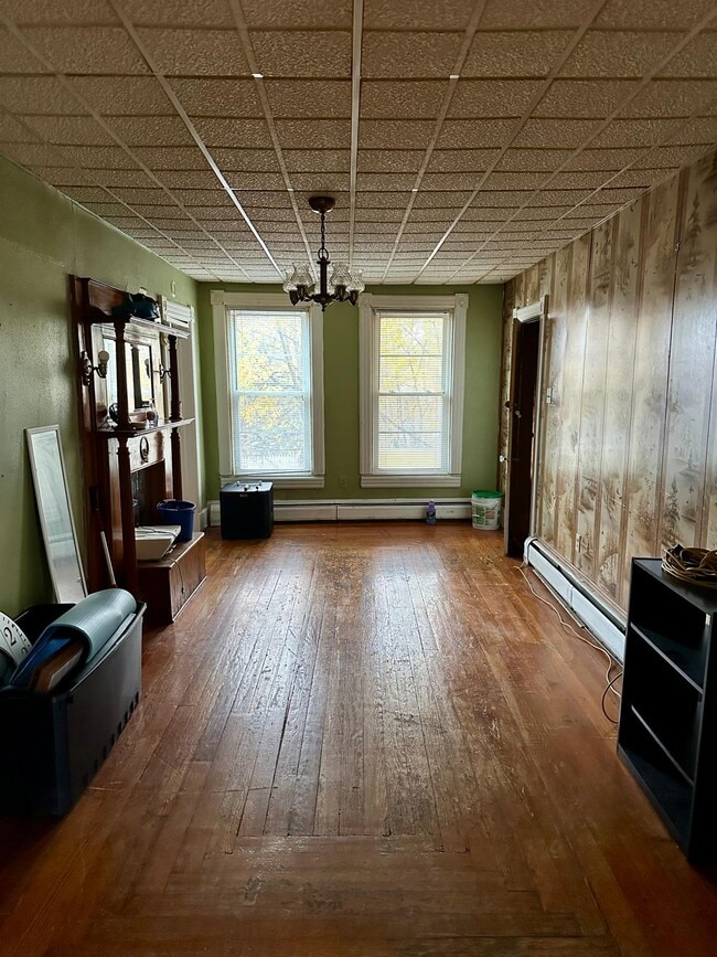 21 Morris St, Unit 3 Rooms. 1st Floor