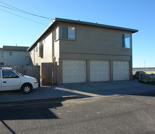 2061 Beach Blvd in Pacifica, CA - Building Photo - Building Photo