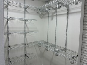 13000 SW 92nd Ave in Miami, FL - Foto de edificio - Building Photo