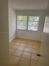 1821 NE 168th St in North Miami Beach, FL - Building Photo - Building Photo