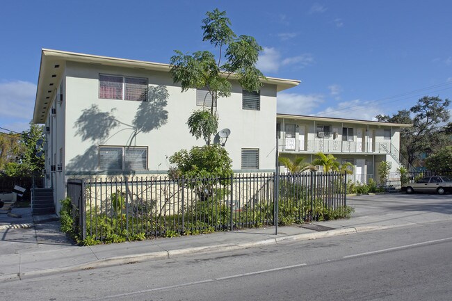 2275 NW 23rd St in Miami, FL - Building Photo - Building Photo