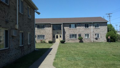 Graystone Apartments in Lorain, OH - Building Photo - Building Photo