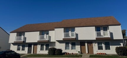 KSU East Townhomes - Student Housing in Kent, OH - Foto de edificio - Building Photo
