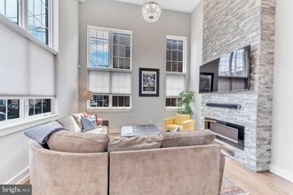2403 Manton St in Philadelphia, PA - Building Photo - Building Photo