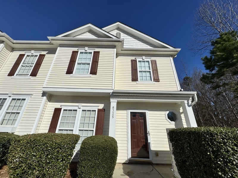 8325 Carob Tree Ln in Charlotte, NC - Building Photo