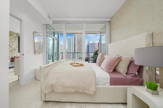 310 N Halsted St, Unit 1011 in Chicago, IL - Building Photo - Building Photo