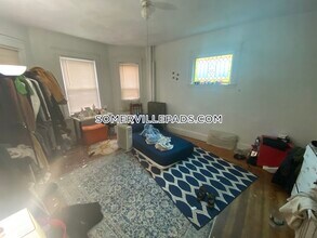 427 Medford St-Unit -1 in Somerville, MA - Foto de edificio - Building Photo