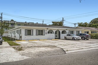 Parkview I & II in North Miami, FL - Building Photo - Building Photo