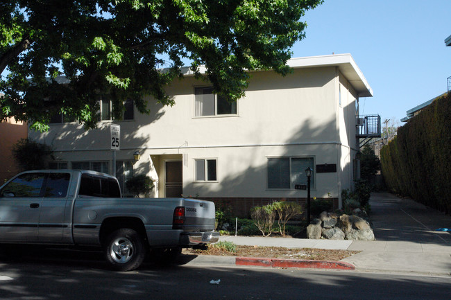 1416 Floribunda Ave in Burlingame, CA - Building Photo - Building Photo