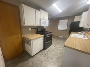 2401 Brockman St in Manhattan, KS - Building Photo - Building Photo