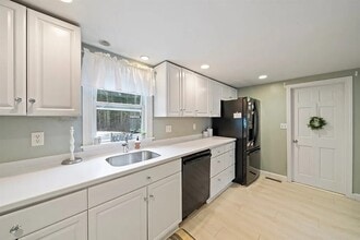 13 Walnut St in Foxboro, MA - Building Photo - Building Photo