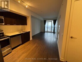 2200 Lake Shore Blvd W in Toronto, ON - Building Photo