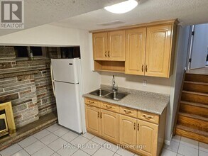 2435 Callum Ave in Mississauga, ON - Building Photo - Building Photo