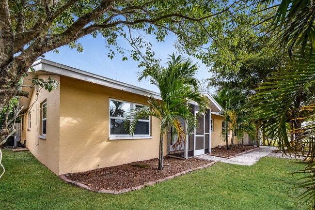 5595 Sunrise Dr in Ft. Myers, FL - Building Photo - Building Photo