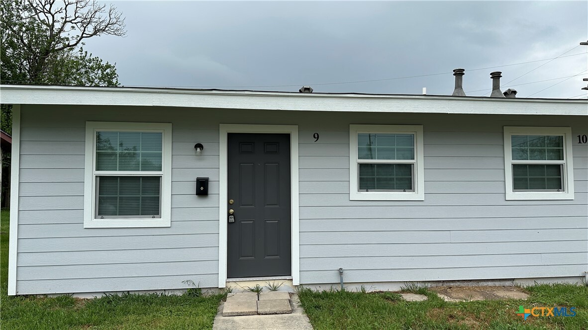 1231 N LBJ Dr in San Marcos, TX - Foto de edificio