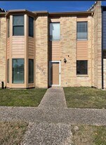 2476 Country Club Dr in Pearland, TX - Building Photo