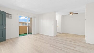 Four Winds Apartments in El Cajon, CA - Foto de edificio - Building Photo