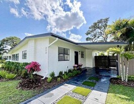 212 NE Entrada Ave in Port St. Lucie, FL - Building Photo