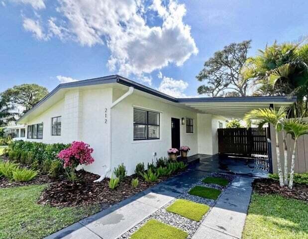 property at 212 NE Entrada Ave