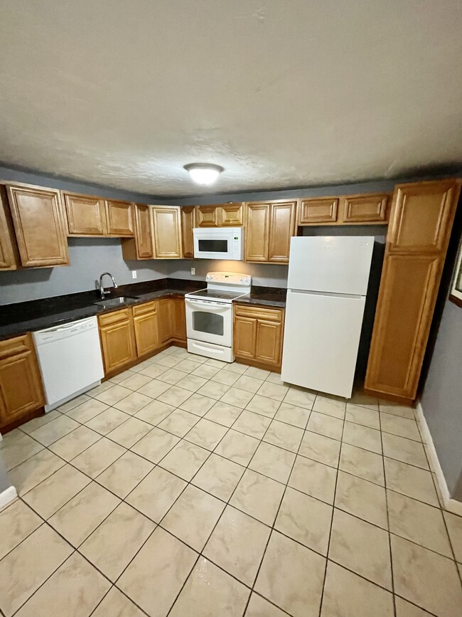 807 Franklin St in Worcester, MA - Foto de edificio - Building Photo