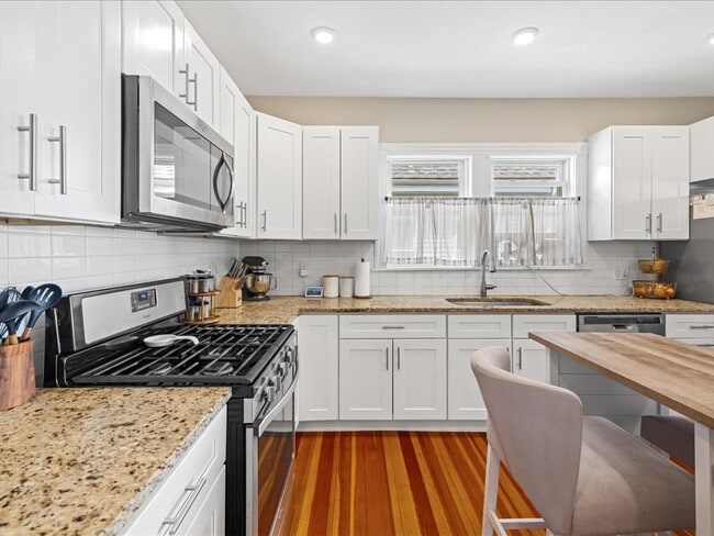 20 Walnut St, Unit #2 in Everett, MA - Foto de edificio - Building Photo