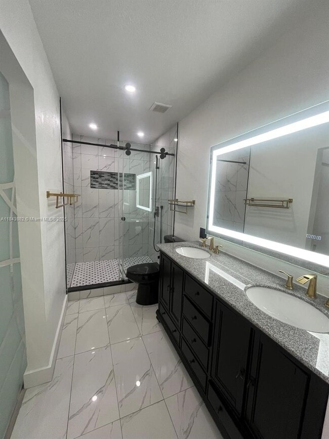 20027 SW 124th Pl in Miami, FL - Building Photo - Building Photo