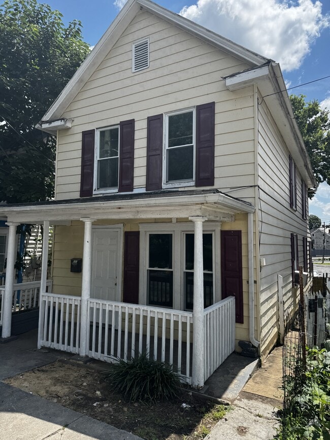 317 N Maple Ave