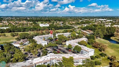 8351 Sands Point Blvd in Tamarac, FL - Building Photo - Building Photo