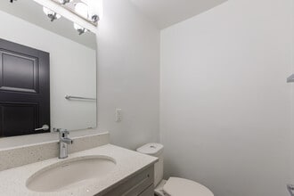 6 Auburndale Ct in Toronto, ON - Building Photo - Building Photo