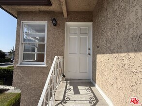 2618 S Barrington Ave in Los Angeles, CA - Building Photo - Building Photo