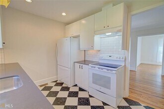 654 Schuyler Ave SE in Atlanta, GA - Building Photo - Building Photo